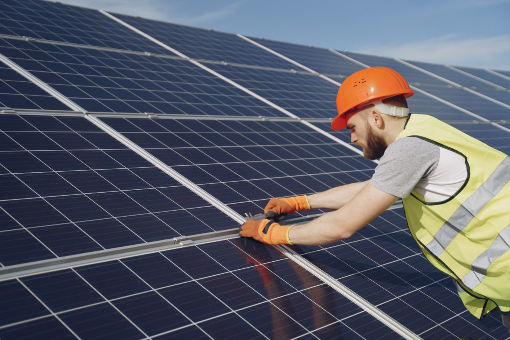 Como funciona a manutenção dos painéis solares?